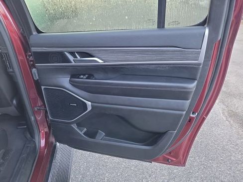 Used 2023 Jeep Wagoneer L Series III w/ Preferred Equipment Group image 35