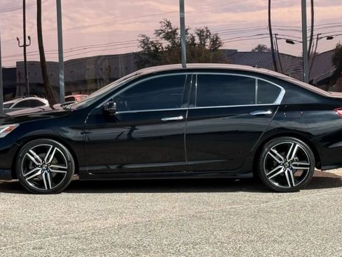 Used 2016 Honda Accord Touring image 4