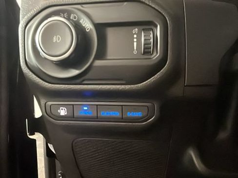 Used 2023 Jeep Wrangler Unlimited Sahara w/ Cold Weather Group AWD/4WD image 18