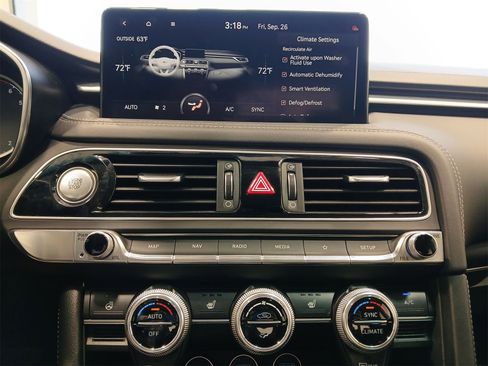 Used 2023 Genesis G70 2.0T image 19