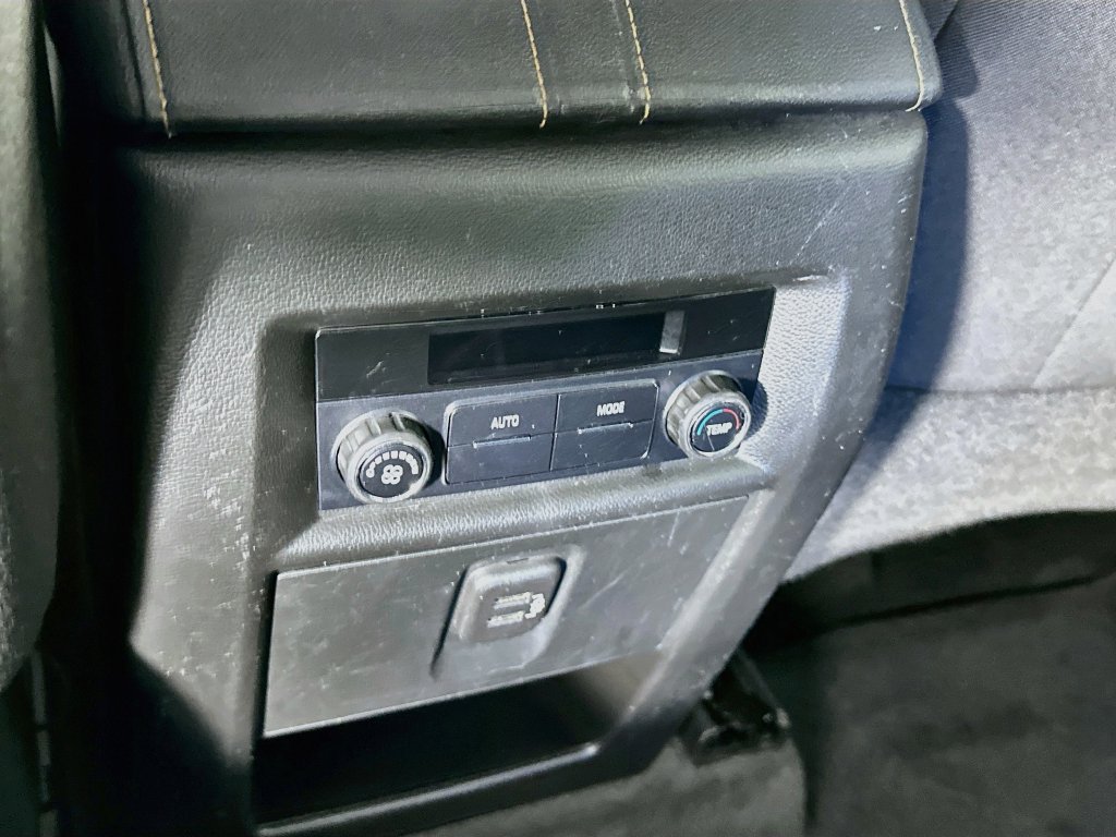 Used 2021 Chevrolet Traverse LT FWD image 33