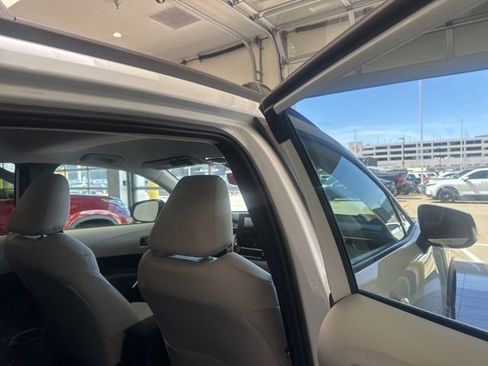 Used 2025 Toyota Corolla Cross LE image 10