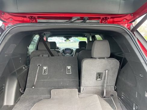 Used 2023 Chevrolet Traverse LT FWD image 18