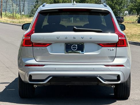 Used 2025 Volvo XC60 T8 Core AWD/4WD image 4