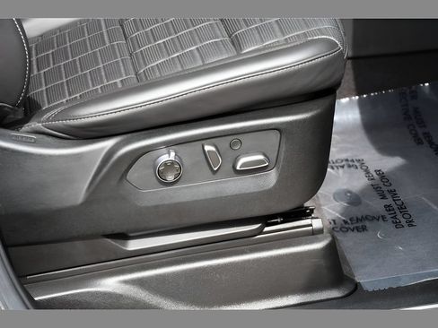 Certified 2023 Cadillac Escalade Premium Luxury Platinum AWD/4WD image 32
