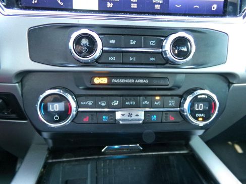 Used 2022 Ford F250 Lariat w/ Lariat Ultimate Package AWD/4WD image 11