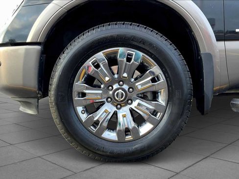 Used 2019 Nissan Titan Platinum Reserve AWD/4WD image 11