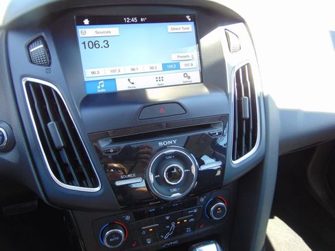 Used 2016 Ford Focus Titanium w/ Titanium Technology Package FWD image 21