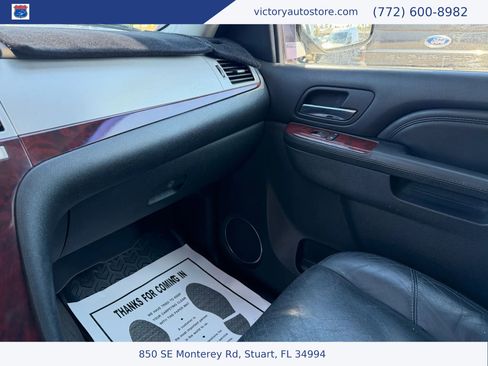 Used 2010 Cadillac Escalade Luxury image 28