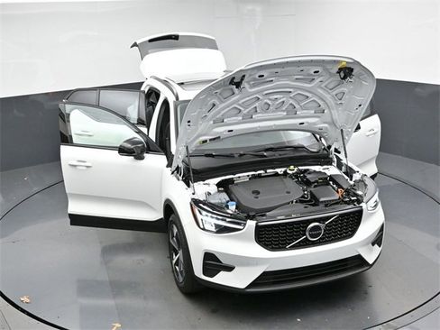 New 2026 Volvo XC40 B5 Core w/ Climate Package image 47