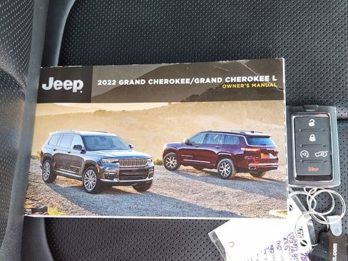 Used 2022 Jeep Grand Cherokee Summit AWD/4WD image 41