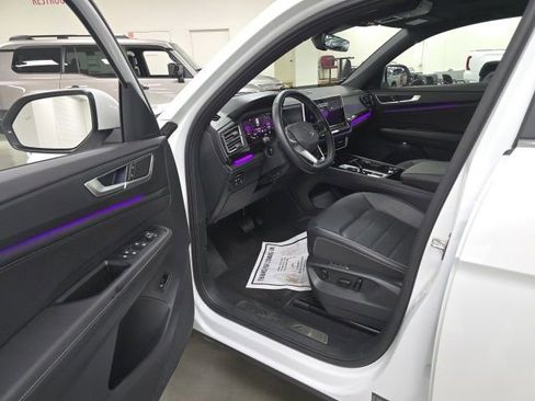 Used 2025 Volkswagen Atlas Cross Sport SEL AWD/4WD image 13