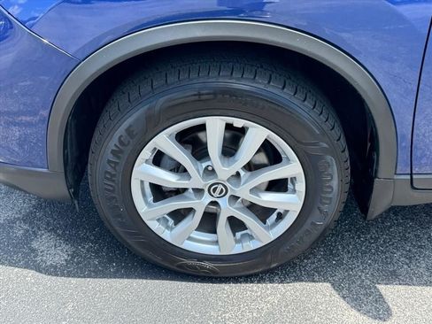 Used 2017 Nissan Rogue SV w/ SV Premium Package AWD/4WD image 17