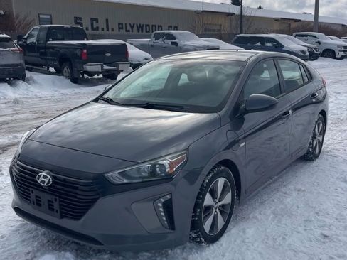 Used 2019 Hyundai Ioniq Plug-In Hybrid image 1