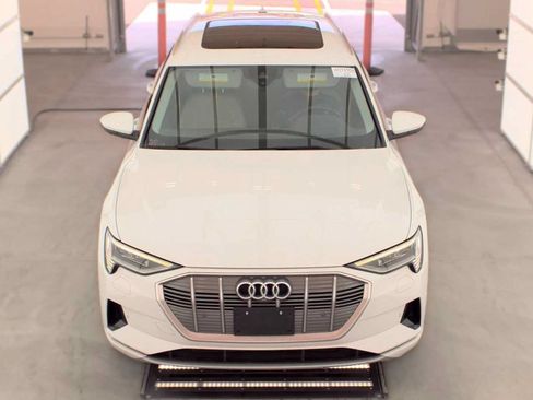 Used 2021 Audi e-tron Prestige w/ Prestige Package AWD/4WD image 2