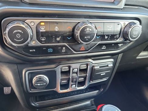 Used 2022 Jeep Wrangler Unlimited Sahara w/ Cold Weather Group AWD/4WD image 18