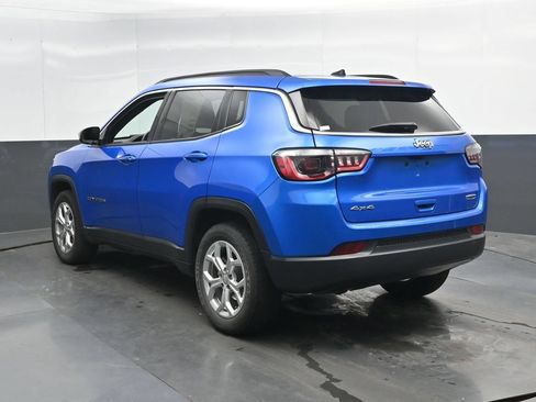 Used 2024 Jeep Compass Latitude AWD/4WD image 9