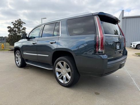 Used 2019 Cadillac Escalade Premium Luxury image 3