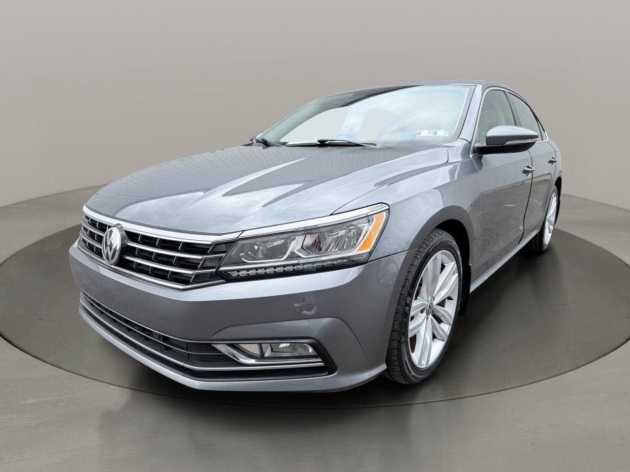 Used 2018 Volkswagen Passat 2.0T SE FWD image 3