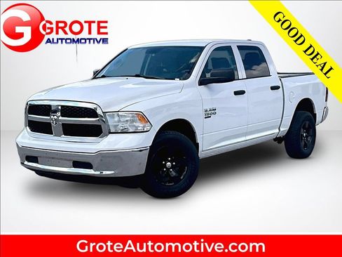 Used 2022 RAM 1500 Classic SLT AWD/4WD image 1