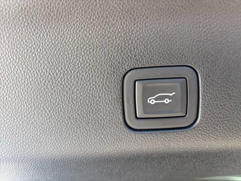 Used 2024 Chevrolet Tahoe High Country AWD/4WD image 10