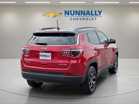 Used 2025 Jeep Compass Limited AWD/4WD image 5