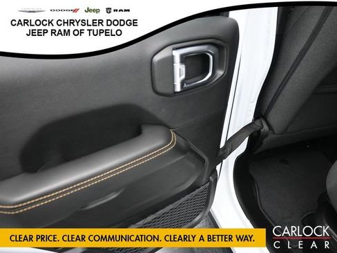 Used 2025 Jeep Wrangler Sahara image 32