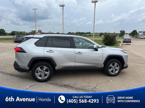 Used 2025 Toyota RAV4 XLE AWD/4WD image 4