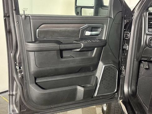New 2026 RAM 2500 Laramie AWD/4WD image 10