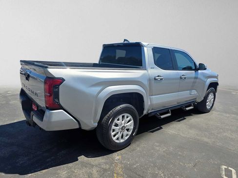 Used 2025 Toyota Tacoma SR5 AWD/4WD image 3