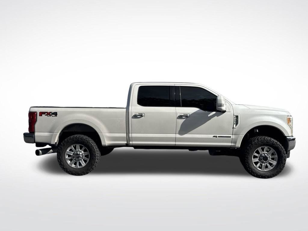 Used 2017 Ford F250 Lariat w/ Lariat Ultimate Package AWD/4WD image 4