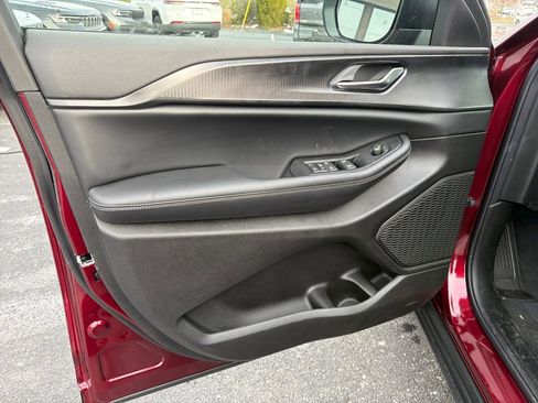 New 2025 Jeep Grand Cherokee Laredo X w/ Luxury Tech Group I image 11