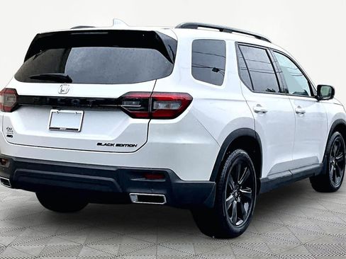 Used 2025 Honda Pilot Black Edition image 13