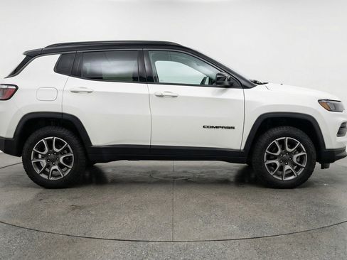 Used 2025 Jeep Compass Trailhawk AWD/4WD image 11
