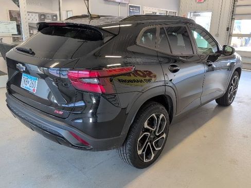 Used 2025 Chevrolet Trax RS w/ Sunroof Package FWD image 5