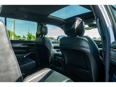 Used 2023 Jeep Wagoneer Series II AWD/4WD image 18