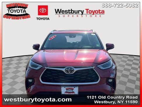 Used 2021 Toyota Highlander XLE AWD/4WD image 3
