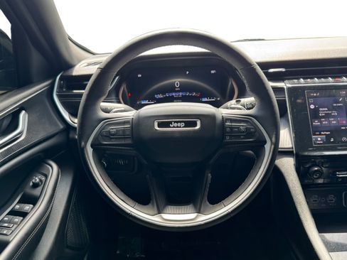 Used 2023 Jeep Grand Cherokee Altitude RWD image 13