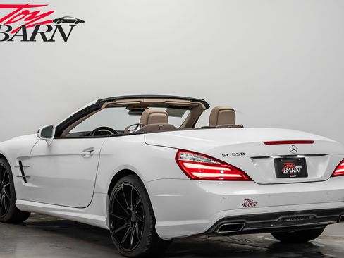 Used 2015 Mercedes-Benz SL 550 image 3