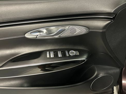 Used 2022 Genesis GV70 2.5T AWD/4WD image 12