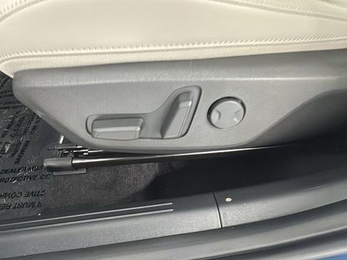 New 2025 Kia Niro EX Touring image 11