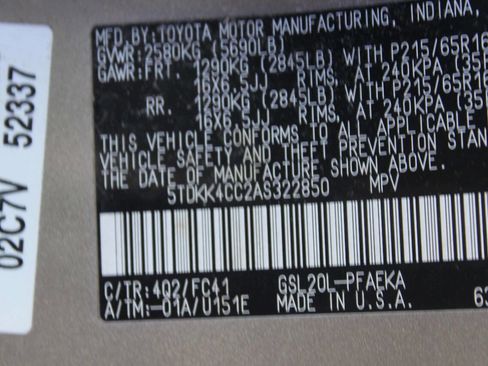 Used 2010 Toyota Sienna LE image 9