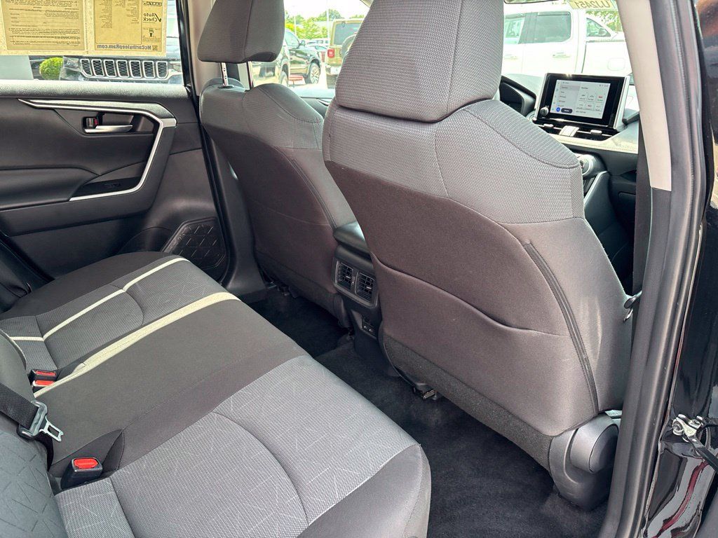 Used 2025 Toyota RAV4 XLE FWD image 21