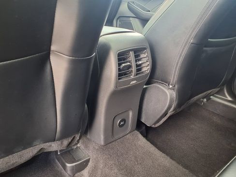 Used 2025 Ford Escape Platinum AWD/4WD image 19