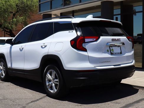 Used 2022 GMC Terrain SLE w/ Driver Convenience Package FWD image 9