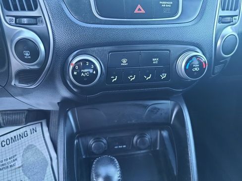 Used 2011 Hyundai Tucson GLS image 12