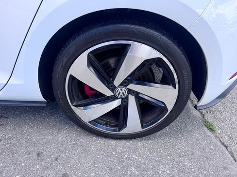 Used 2018 Volkswagen GTI SE FWD image 31