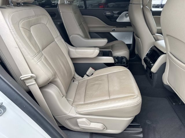Used 2020 Lincoln Aviator Grand Touring w/ Equipment Group 302A AWD/4WD image 13