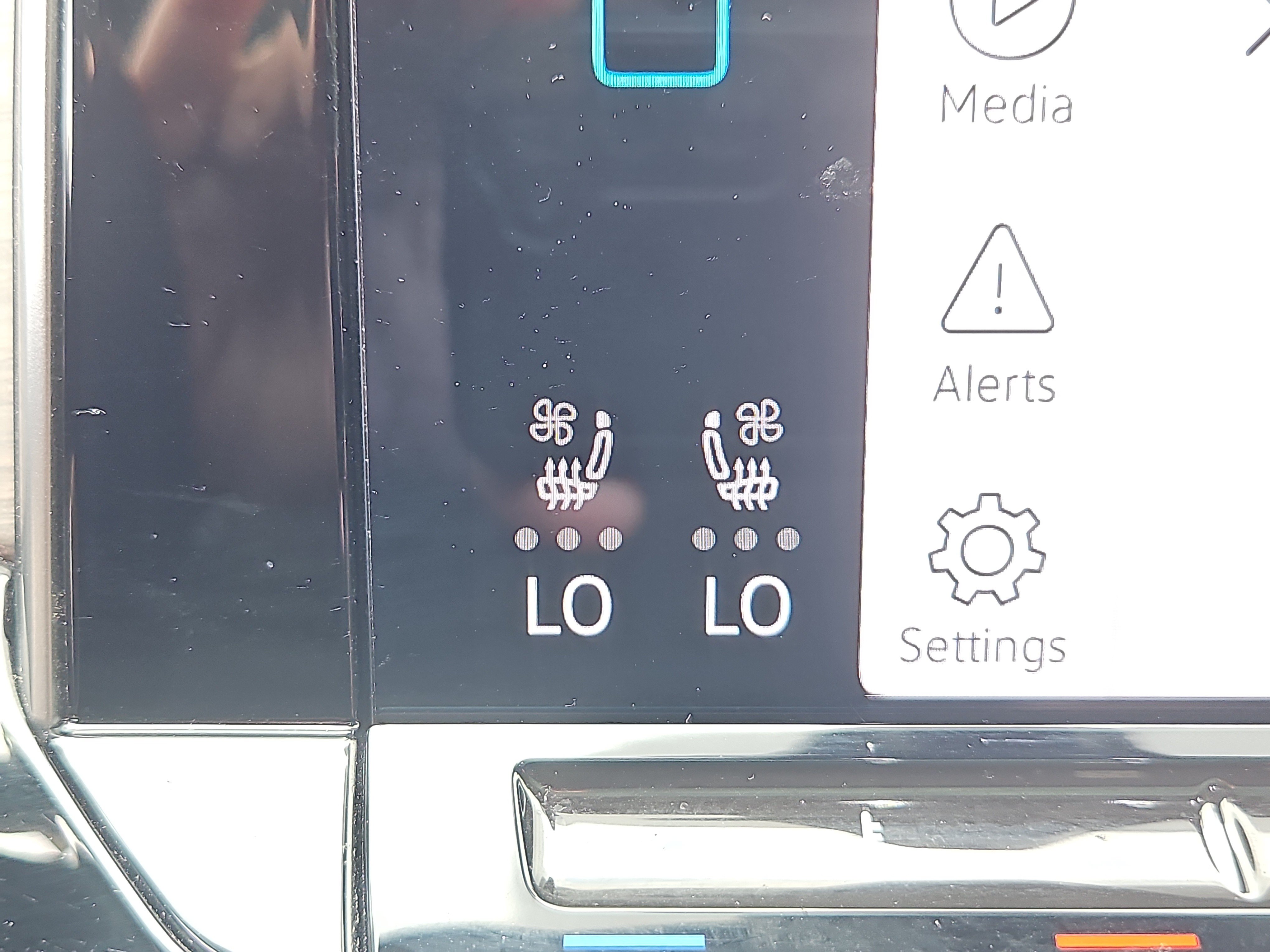 Certified 2024 Volkswagen Atlas SEL AWD/4WD image 15