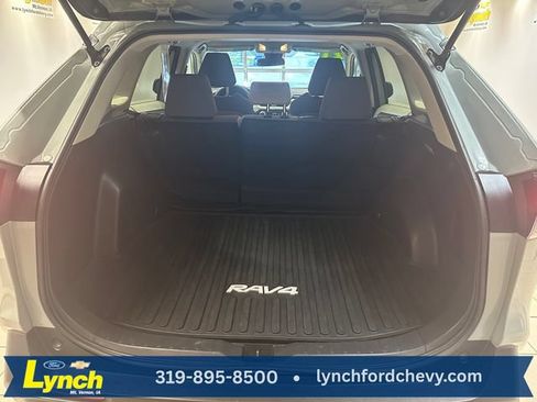Used 2021 Toyota RAV4 XLE AWD/4WD image 18